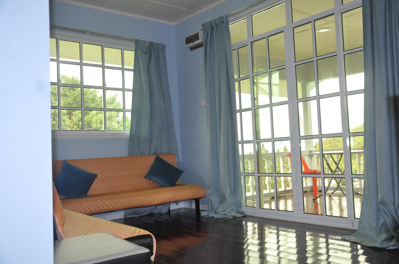 Azrien Homestay Kampong Kundassan エクステリア 写真